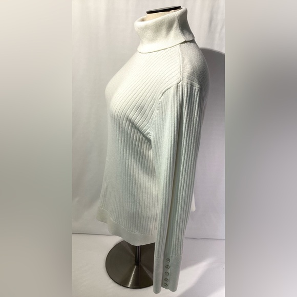 Talbots Woman’s Turtleneck Size XL Color White Knit Buttons on Sleeves - Picture 3 of 11
